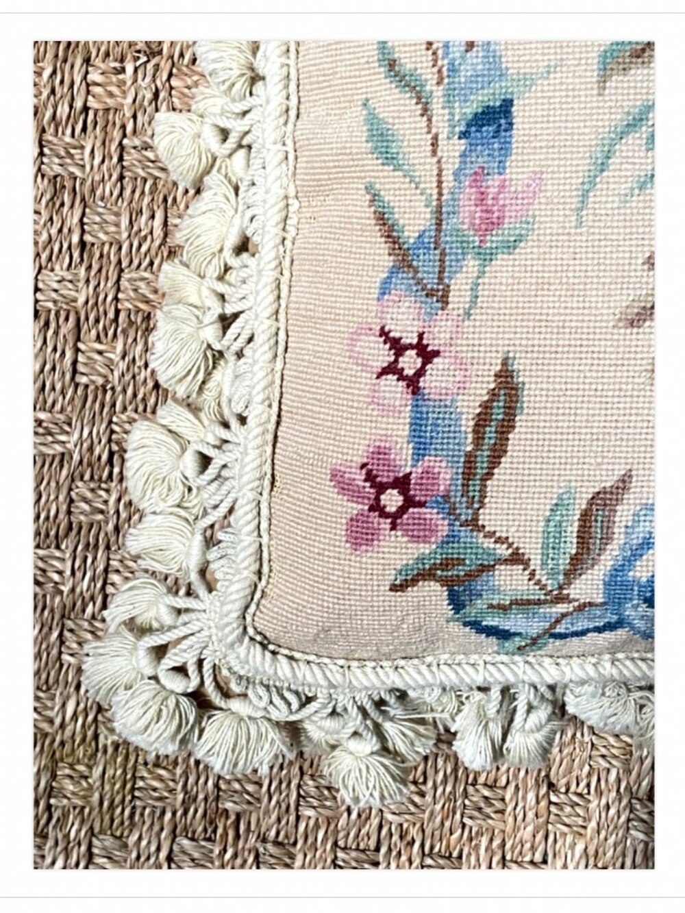 100% Wool Velvet Zip Tapestry Floral Tassel Pillow Size 13.5' x 13.6" - Picture 2 of 10